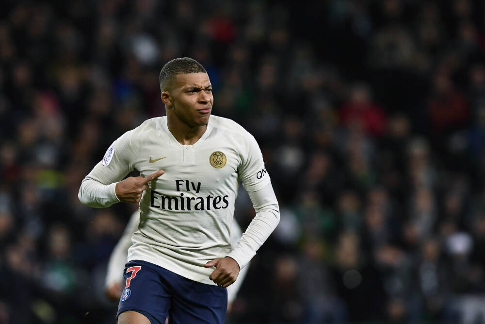 大冷门！石宇奇两局不敌黑马，单局 9-21，对手成法国第一人